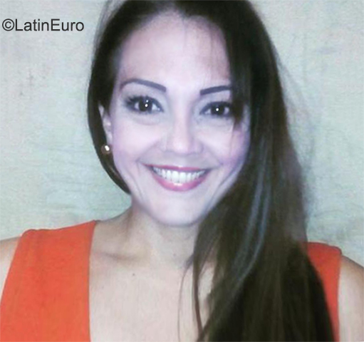 Date this beautiful Venezuela girl Rina from Maracaibo VE4102