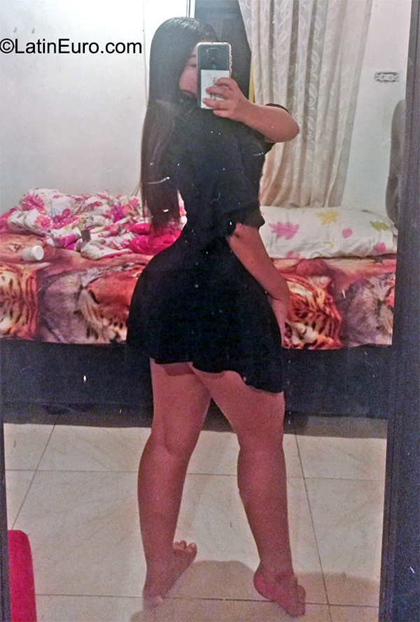 Date this hard body Colombia girl Yarelis from Barranquilla CO31406