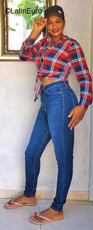 Date this attractive Dominican Republic girl Nena from Pimentel DO40448