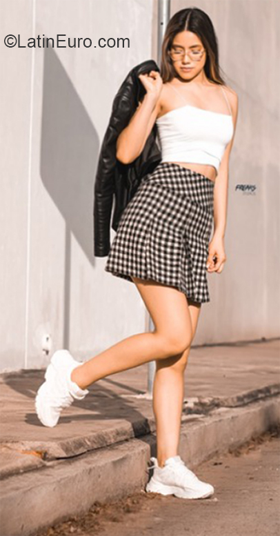 Date this good-looking Bolivia girl Beatriz from Santa Cruz BO132