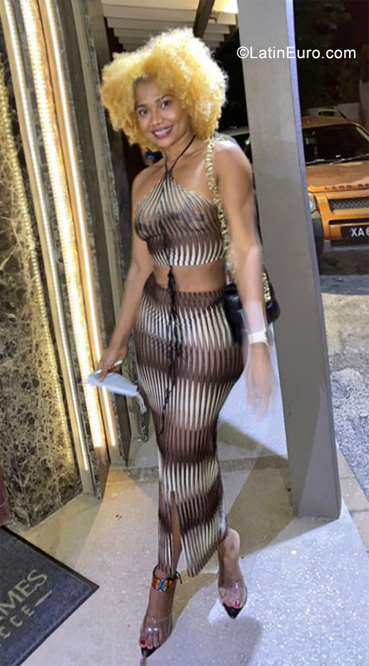 Date this foxy Barbados girl Allyson from Barbados BB37