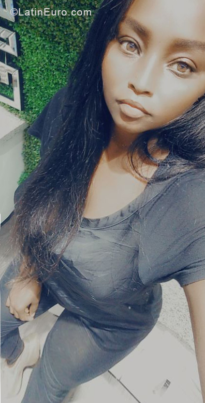 Date this gorgeous Dominican Republic girl Flerida from Santo Domingo DO40402