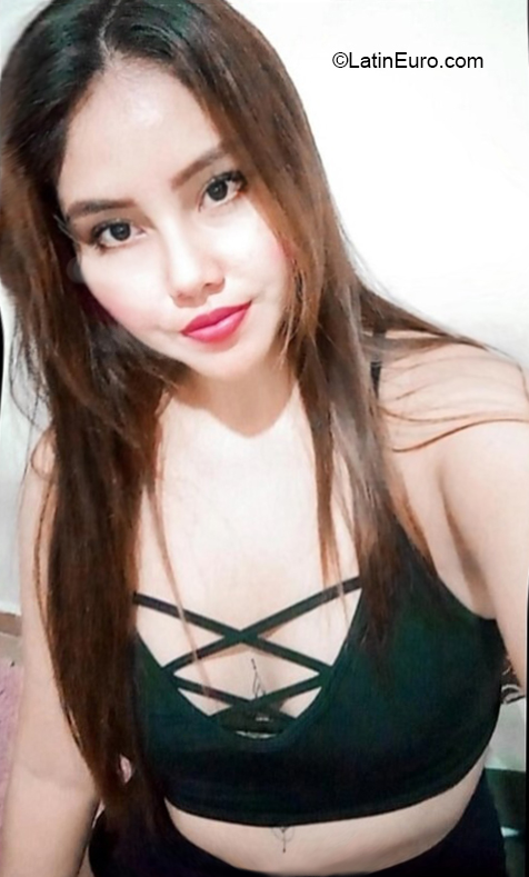 Date this delightful Bolivia girl Kattaleya from Santa Cruz BO133