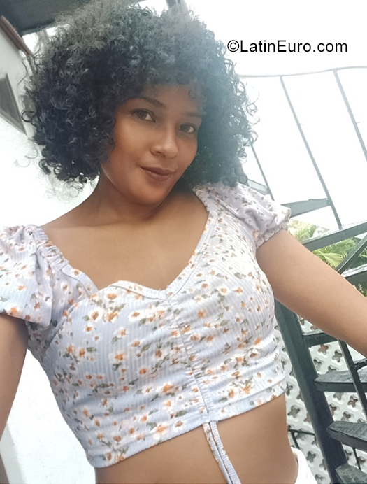 Date this happy Colombia girl 041111 from Barranquilla CO31476