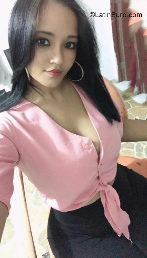 Date this cute Dominican Republic girl Fina from Santiago De Lo Caballero DO40444