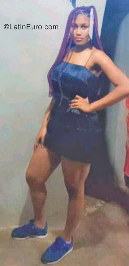 Date this beautiful Colombia girl Evarlides from Medellin CO31196