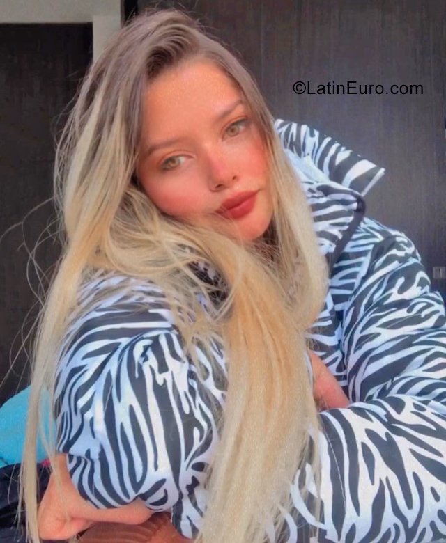 Date this pretty Colombia girl Maibel from Bogota CO31213