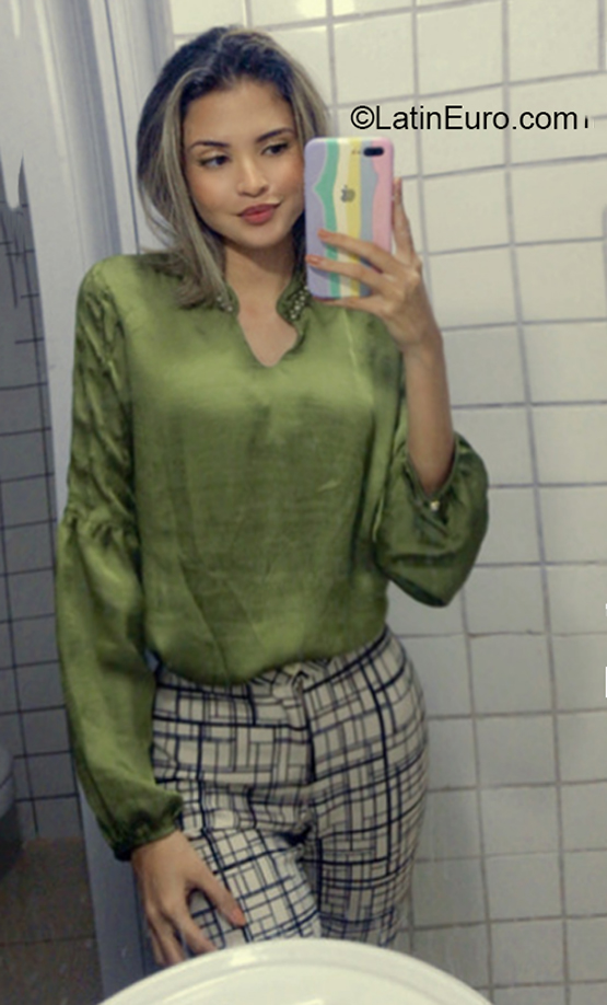 Date this cute Brazil girl Nayra from Teresina BR11619