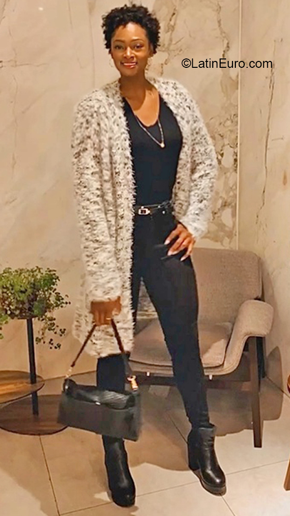 Date this pretty Brazil girl Tais from Rio De Janeiro BR11625