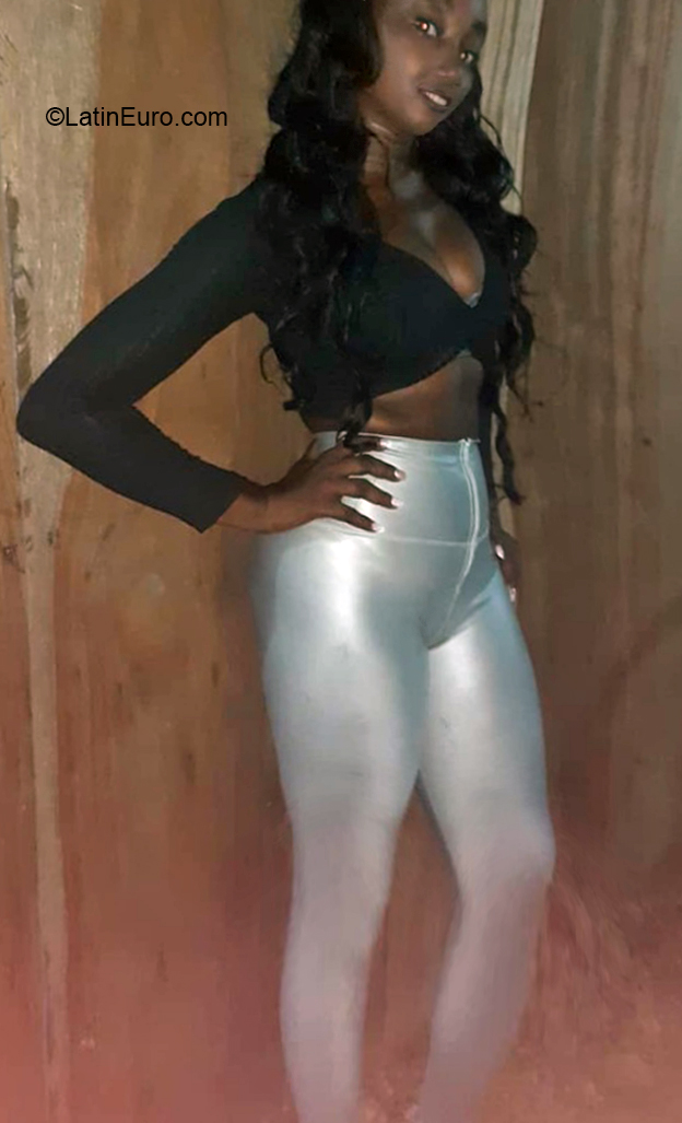 Date this sultry Colombia girl Leofina from Antioquia CO31355