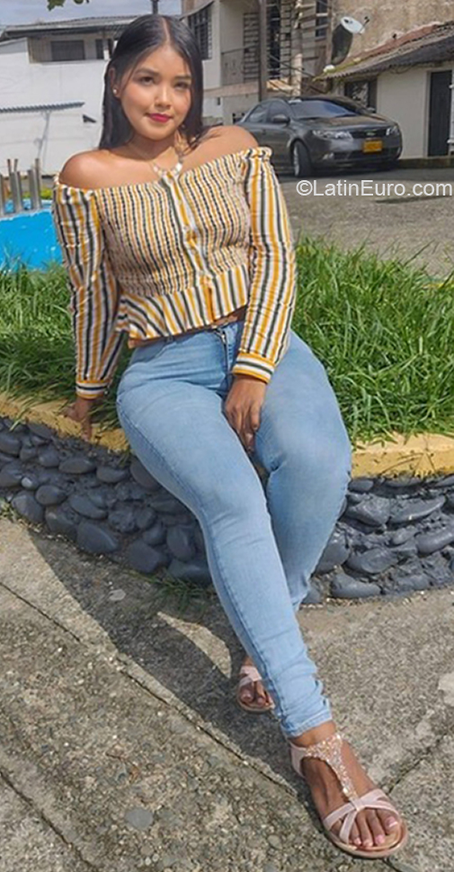 Date this delightful Colombia girl Luz Angelica from Buenaventura CO31380