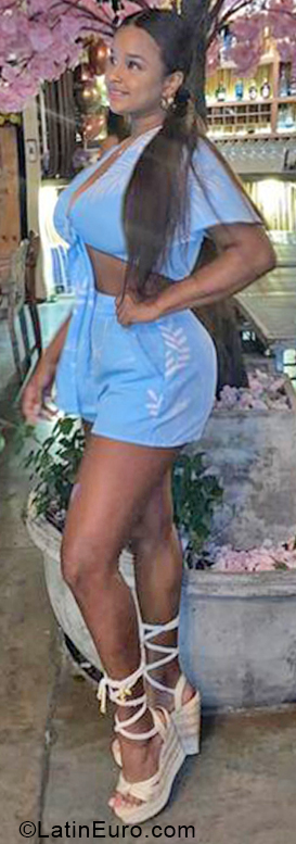 Date this sensual Colombia girl Mishel from Cali CO31447