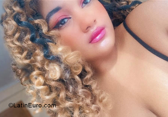 Date this happy Spain girl Galilea Walter from Valencia ES697