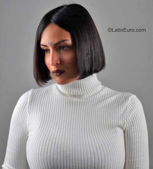 Date this young Spain girl India from Barcelona ES699