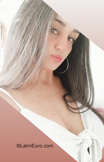 Date this nice looking Colombia girl Camila Andrea B from Bogota CO31668
