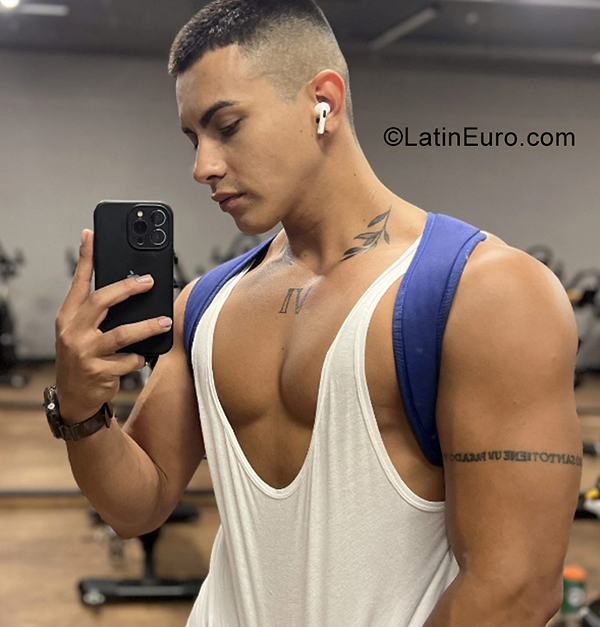 Date this sensual Colombia man Charlie from Medellin CO31691