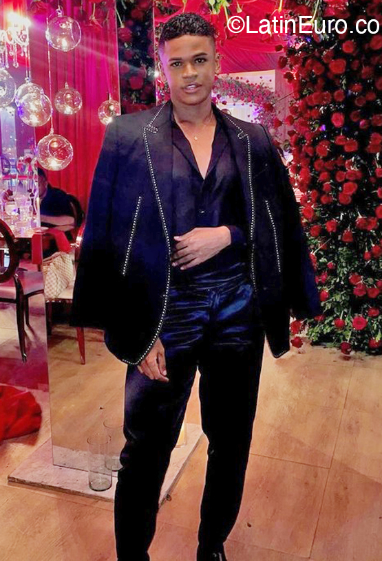 Date this nice looking Colombia man Andres from Cali CO32169