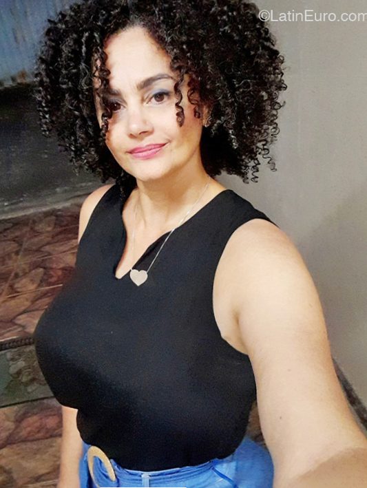 Date this funny Brazil girl Ticha from Goiania BR12264