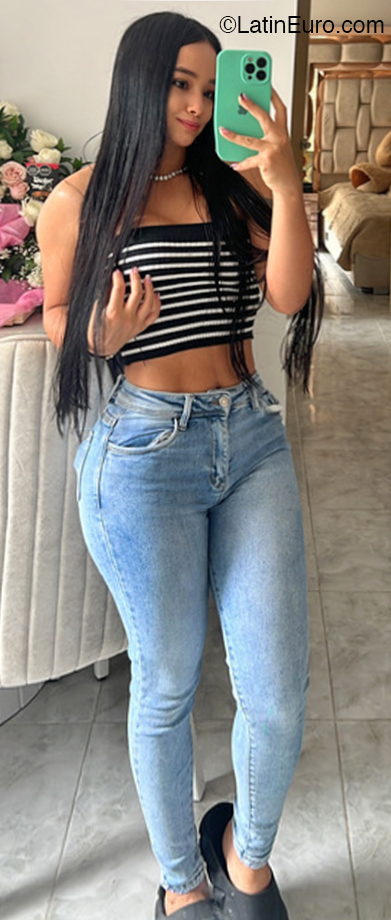 Date this young Colombia girl Sara from Medellin CO32180