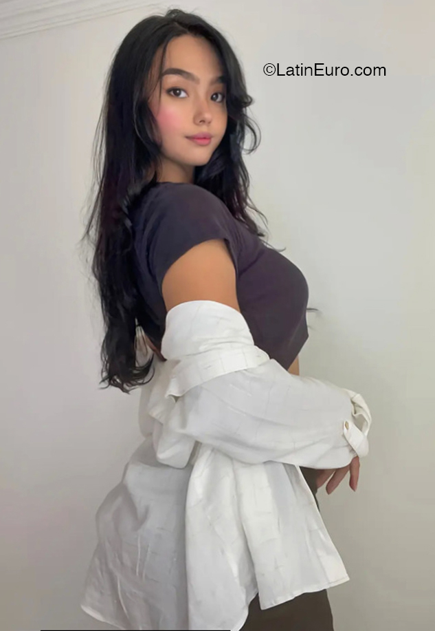 Date this exotic Colombia girl Valentina from Cali CO32199