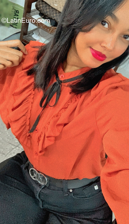 Date this nice looking Dominican Republic girl Luisa from Santo Domingo DO43556