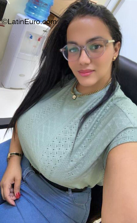 Date this athletic Dominican Republic girl Yinet from Constanza DO43599