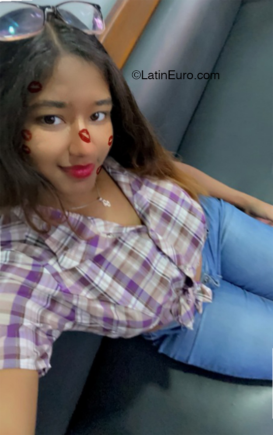 Date this georgeous Dominican Republic girl Gabriela from Santo Domingo DO44014