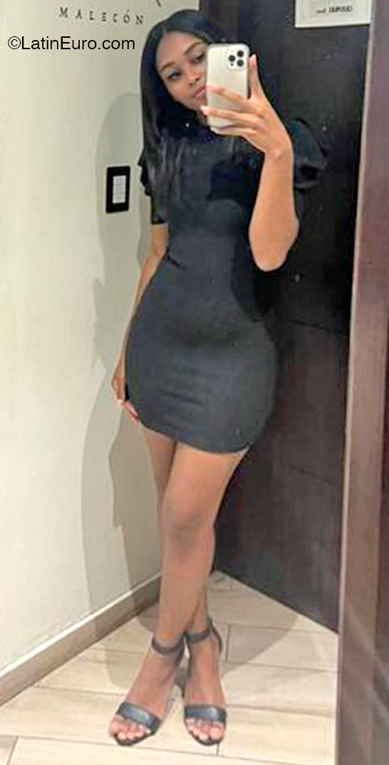 Date this gorgeous Dominican Republic girl Yer from Santo Domingo DO44355