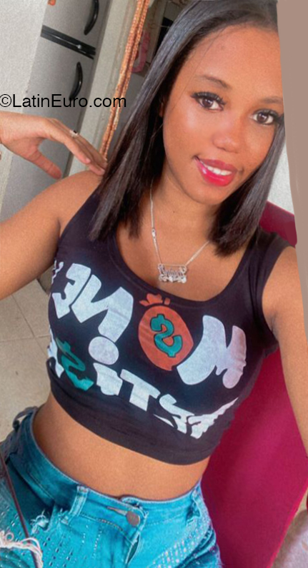 Date this sultry Dominican Republic girl Loraine from San Pedro De Macoris DO44654