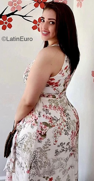 Date this charming United States girl Fernanda from Newark US22365