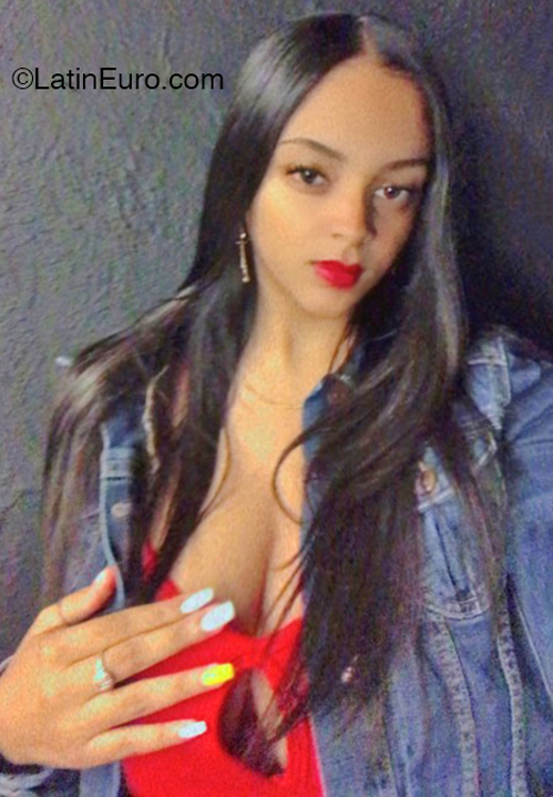 Date this sultry Dominican Republic girl Camila janelys from Santo Domingo DO45297