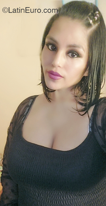 Date this hot Peru girl Maricruz from Arequipa PE2046