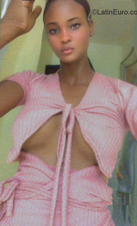 Date this foxy Dominican Republic girl Leida from Santo Domingo DO46434