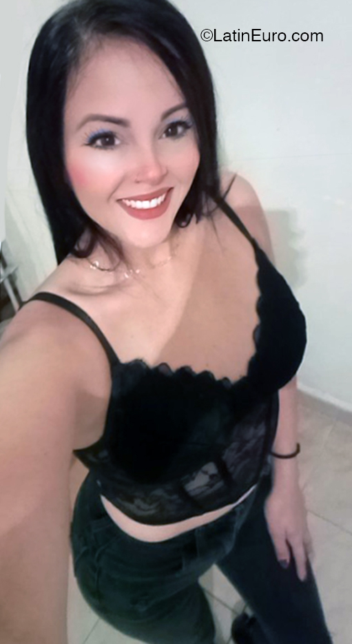 Date this stunning Venezuela girl Dionella from Caracas VE4506