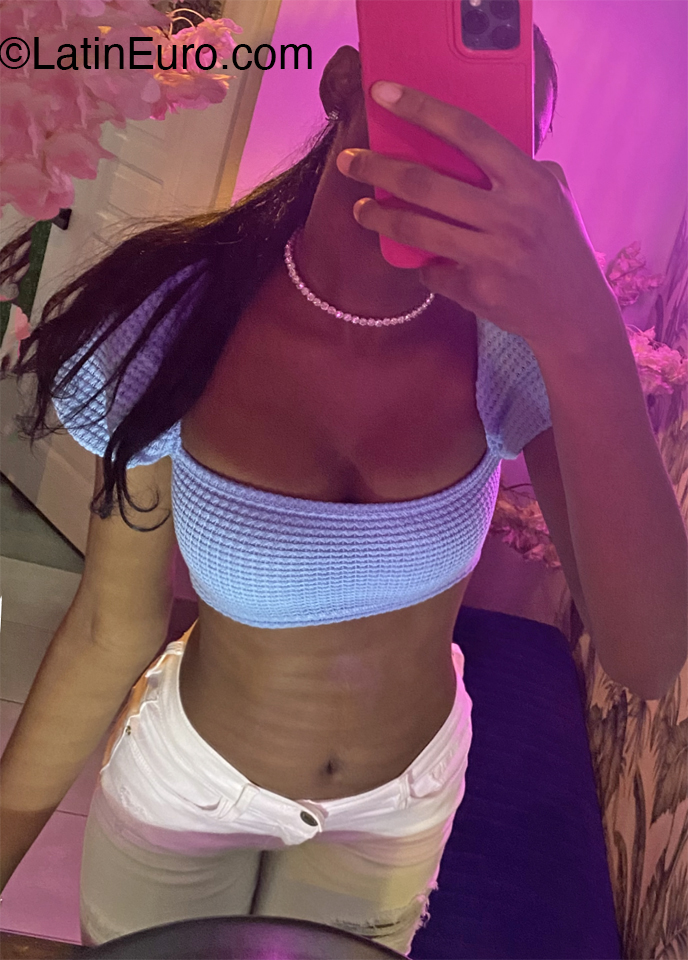 Date this passionate Dominican Republic girl Kilsey from Santo Domingo DO47214