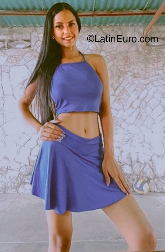 Date this charming Venezuela girl Mariana from  VE4586