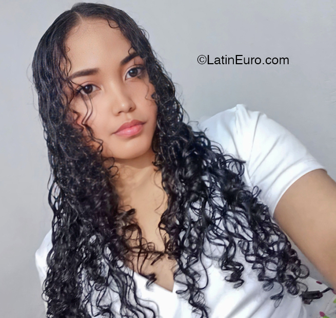 Date this lovely Colombia girl Maria from Medellin CO32576