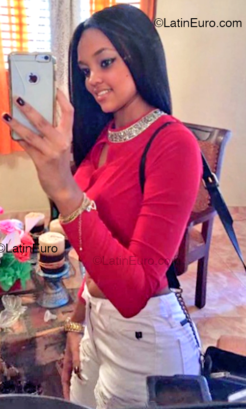 Date this exotic Dominican Republic girl Elaine from Santiago DO52257