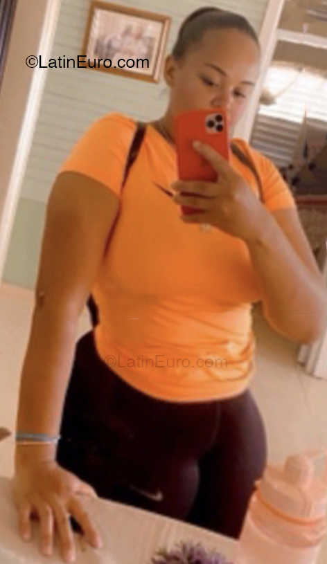 Date this voluptuous Dominican Republic girl Laura from New Your DO52282