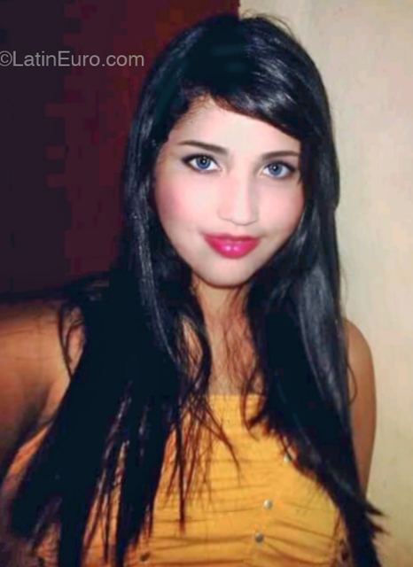 Date this sensual Venezuela girl Ginebra from Caracas VE4929