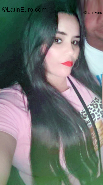 Date this voluptuous Dominican Republic girl Jassiely from Santo Domingo DO52828