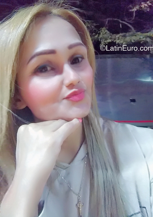 Date this hot Colombia girl Kendall from Bogota CO33028