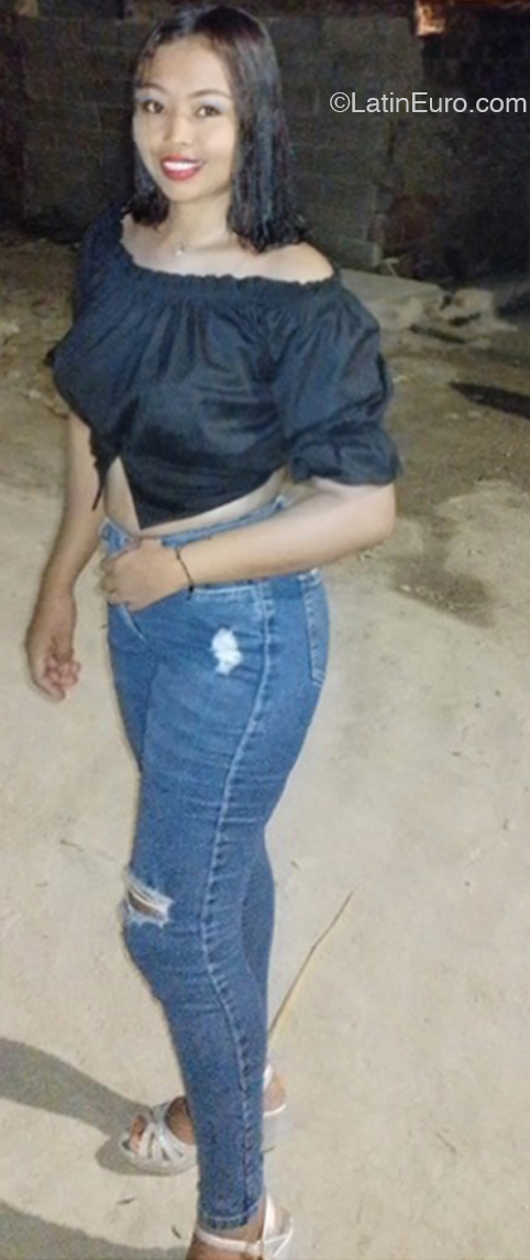 Date this athletic Colombia girl Grey from Barranquilla CO33029
