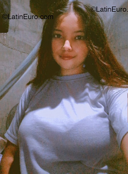 Date this stunning Nicaragua girl Juliana from Managua NI315