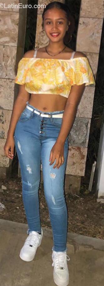 Date this gorgeous Dominican Republic girl Alainy from Santo Domingo DO53586