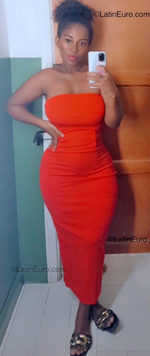 Date this voluptuous Ecuador girl Stefania from Guayaquil EC1074