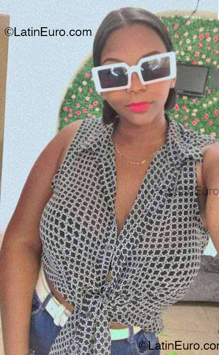 Date this happy Dominican Republic girl Dilenia from Santiago DO53889