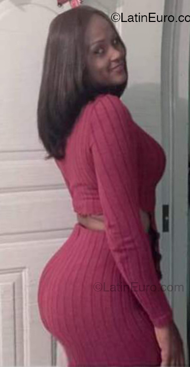 Date this gorgeous Dominican Republic girl Aris from Santo Domingo DO53914