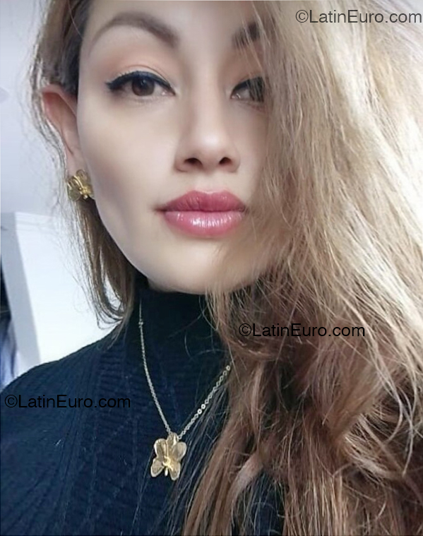 Date this nice looking Colombia girl Marilyn from Pasto CO33178