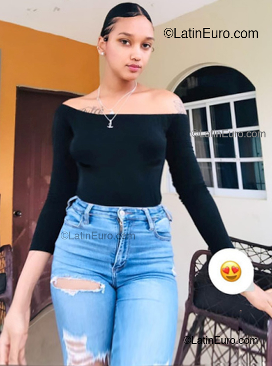 Date this sultry Dominican Republic girl Dary from Santo Domingo DO54010